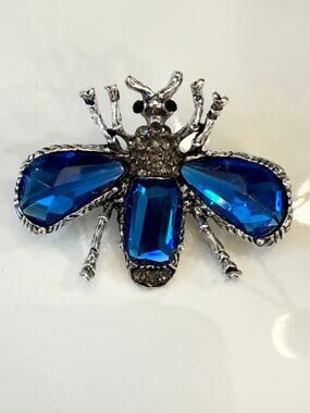 Blue Crystal Bee Brooch Silver Tone Rhinestone Insect Pin Statement Jewelry